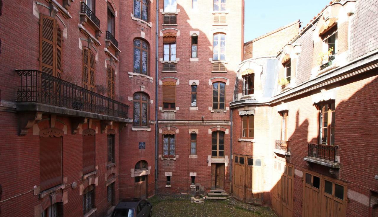 Toulouse - Alsace Lorraine - Languedoc-Place Du Salin-Museum Histoire Naturelle- Jardin Des Plantes-Musee Augustins- Palais De Justice Station Metro Carmes Ligne B المظهر الخارجي الصورة